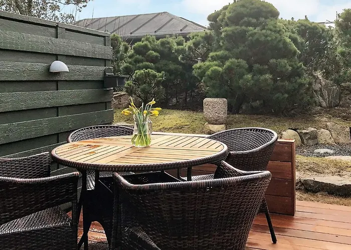 2 Person In Strand-by Traum